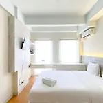 Modern Look And Comfy Studio Patraland Urbano Apartment By Travelio