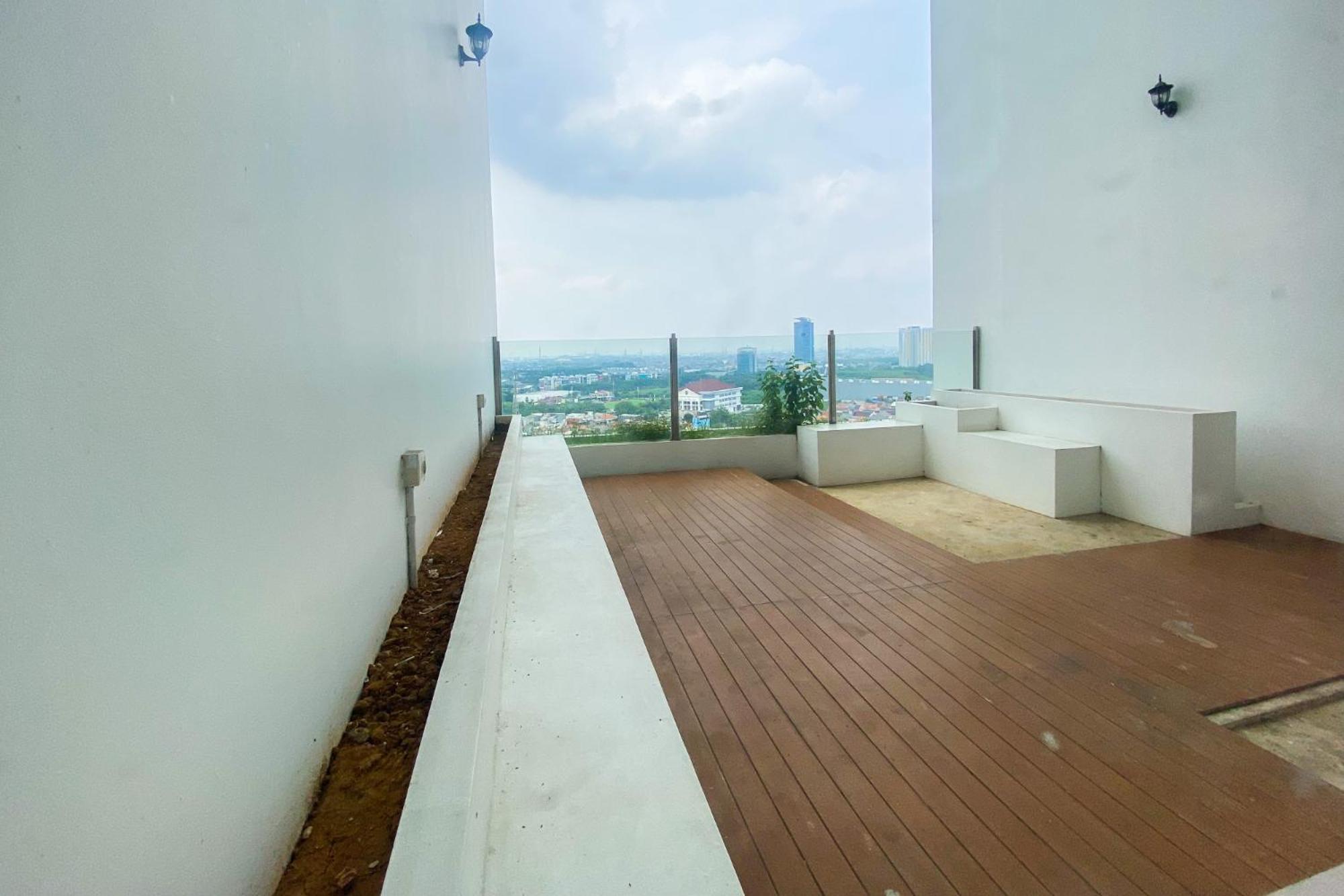 Modern Look And Comfy Patraland Urbano By Travelio Apartemen Bekasi