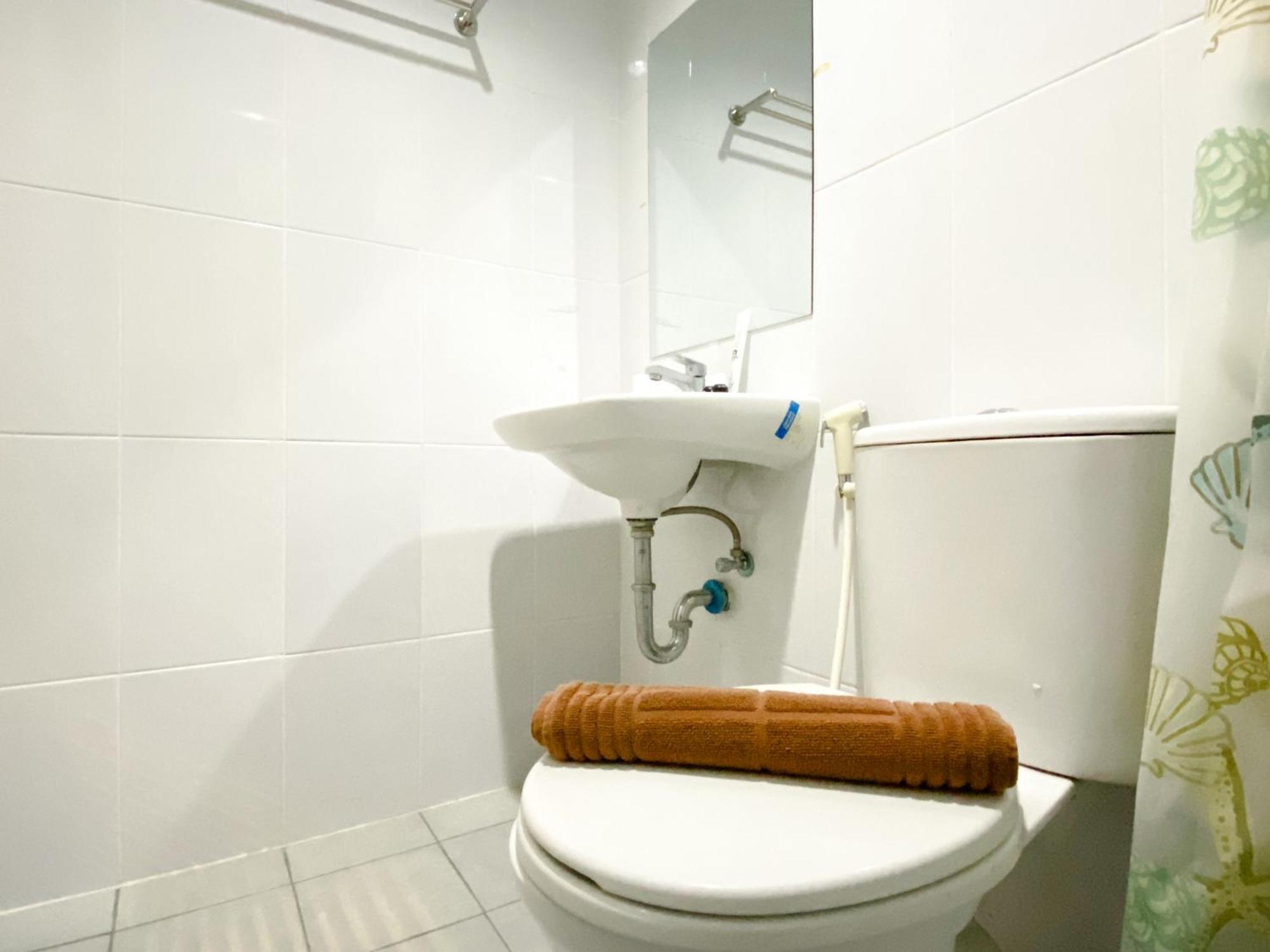 Modern Look And Comfy Patraland Urbano By Travelio Apartemen *